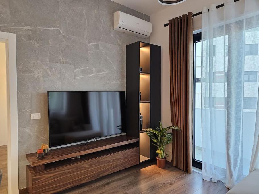 Appartamento Deluxe Flat With Garden_Tirana Esterno foto