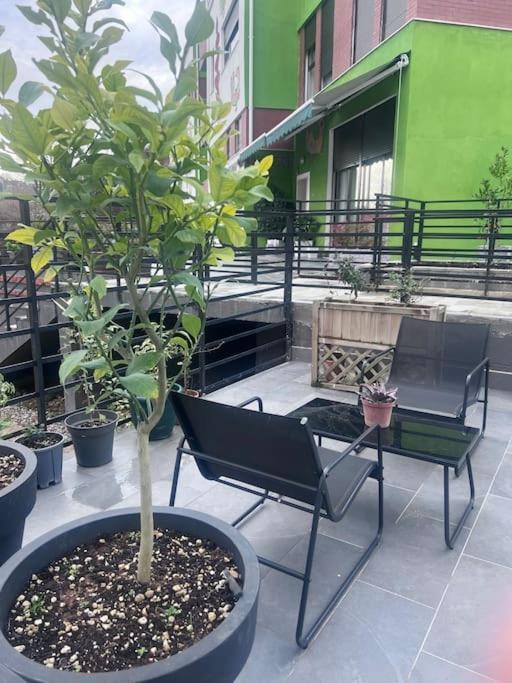 Appartamento Deluxe Flat With Garden_Tirana Esterno foto